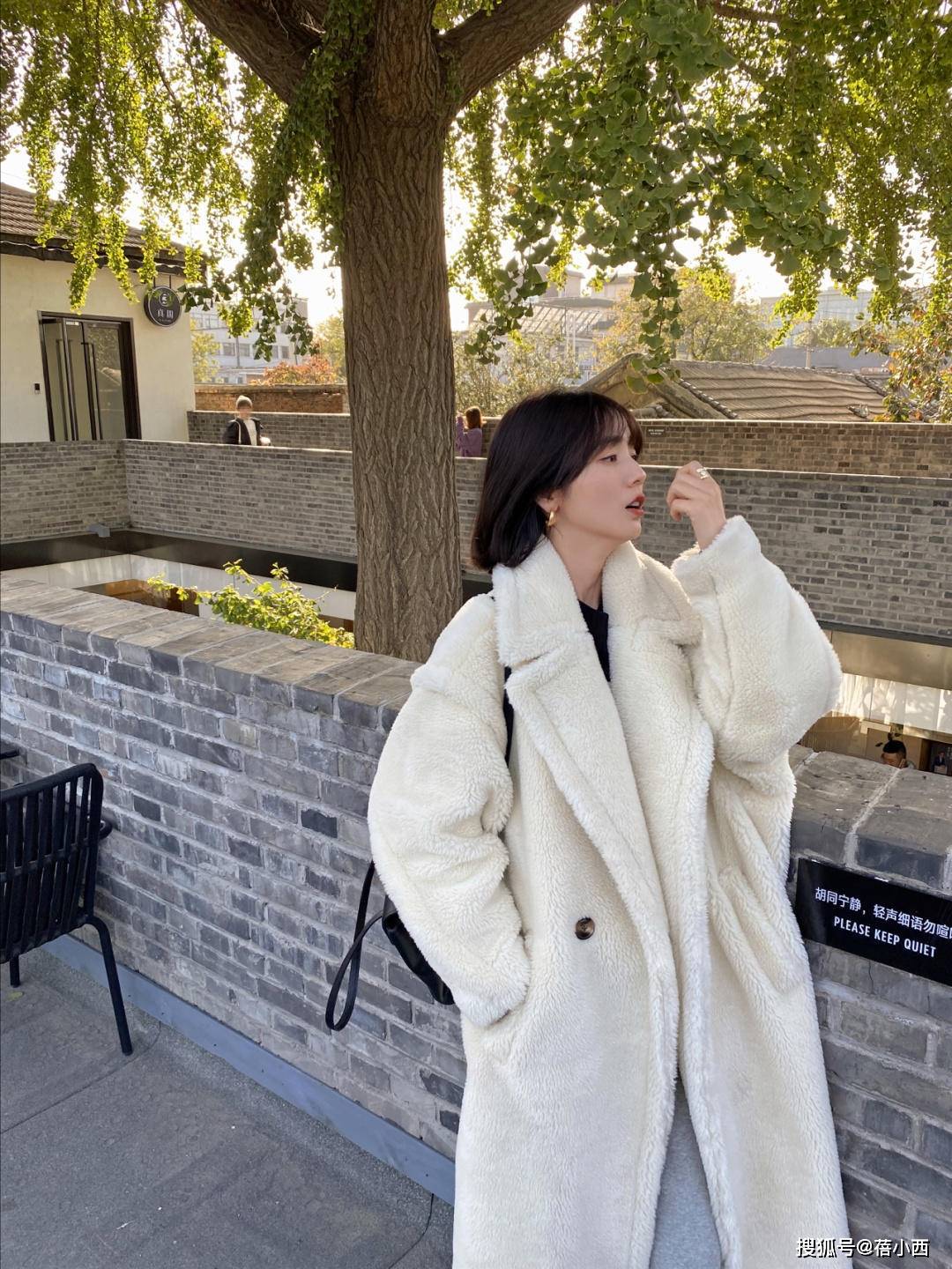 get 今冬get一件“白色羊羔绒外套”,软软糯糯拿捏温柔感,让人心动