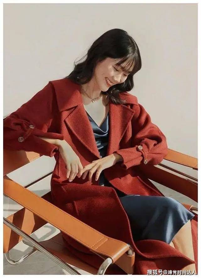饱和度 奔40岁的女人,不要总穿黑白灰,多穿这3个“高级色”减龄又时髦