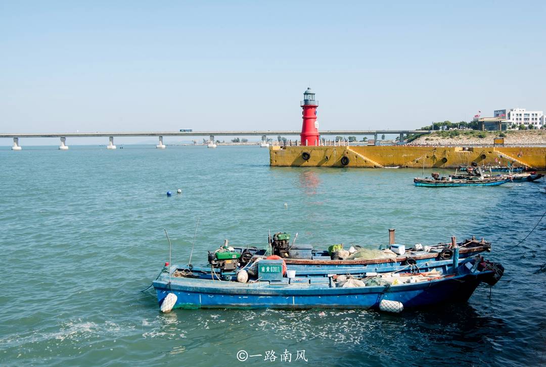 游客|广东唯一一座秘境海岛县，岛上遍布灯塔，每一座颜值都很高