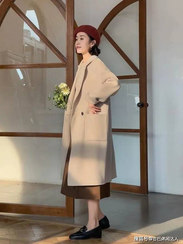 设计 柔美女人穿什么衣服？3招大衣搭配思路，尽显成熟女人味
