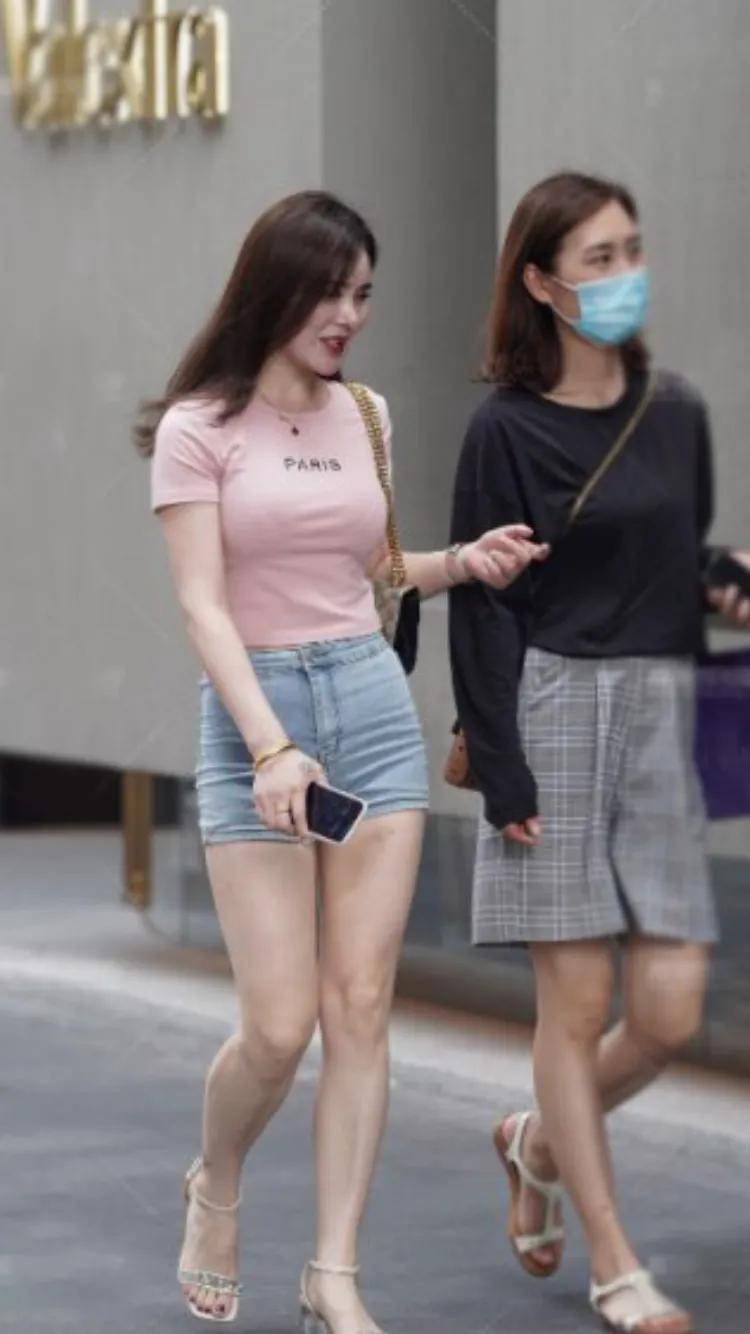 漂亮 夏日专属短裤配短袖衫，时尚清新又显腿长，抢镜的穿搭你爱了吗？