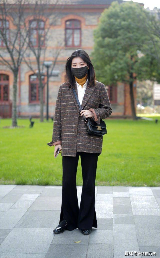 喇叭裤 这条“喇叭裤”，比阔腿裤时髦，复古摩登又显腿细，入手不亏