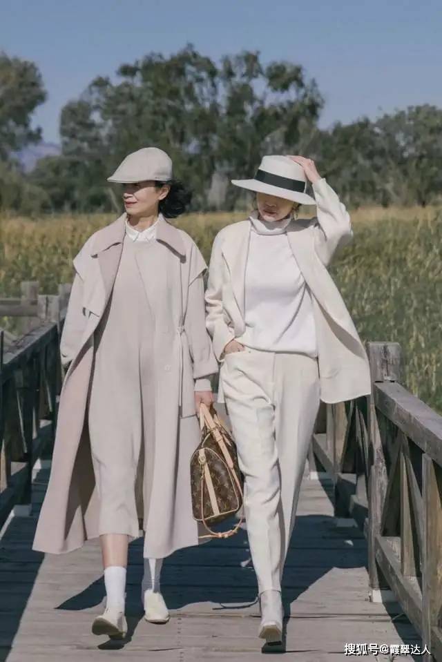 廓形 冬季穿衣“宜厚不宜薄”，40+女人学学三木妈妈的穿搭，更显优雅气质