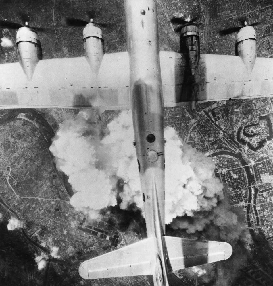 b29重型轰炸机轰炸东京图片