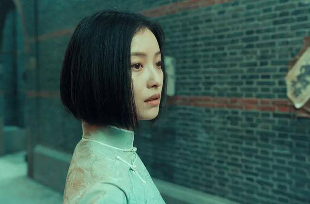 网友 倪妮杂志照造型迷惑,发型飞扬似昆虫,网友:是我不懂时尚