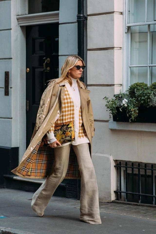 整体 “大衣+高领毛衣”才适合中年女人,5种叠穿方案,时髦整个冬天