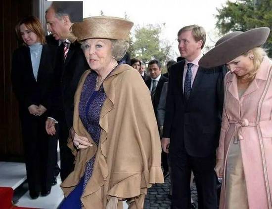 疫情|突发！欧洲又有超级传播事件！满洲里两干部，免职！90例确诊轨迹发布