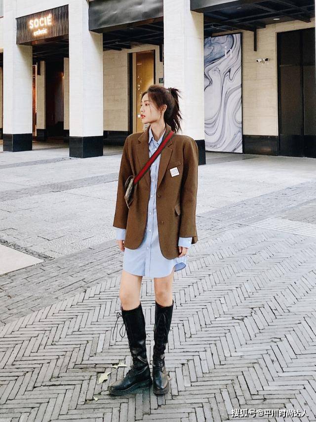 高跟鞋 最近流行的“西装+连衣裙”,这样穿又A又甜,还特显气质!