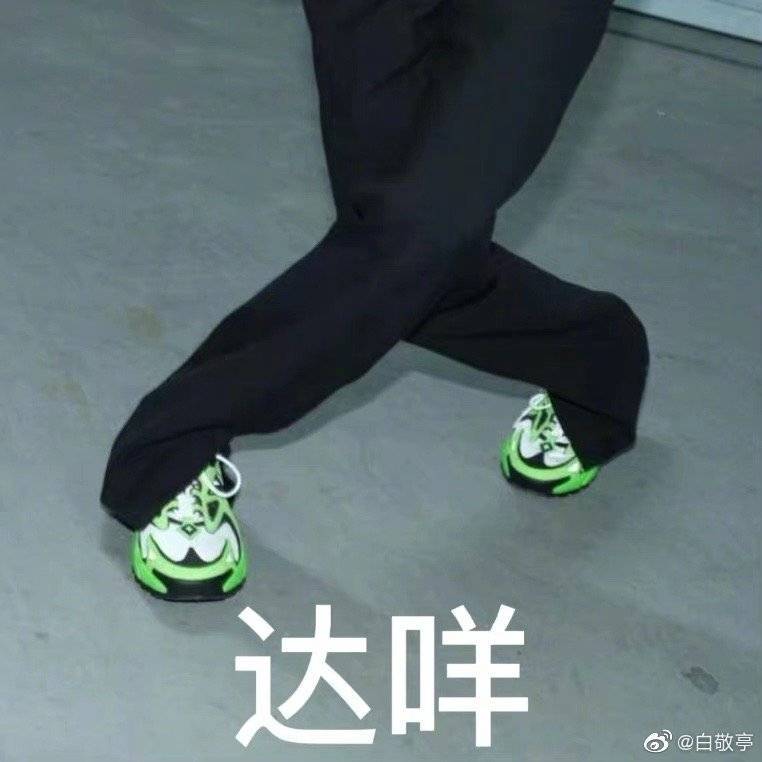 用户|白敬亭晒复古街头照，被粉丝回复笑到了