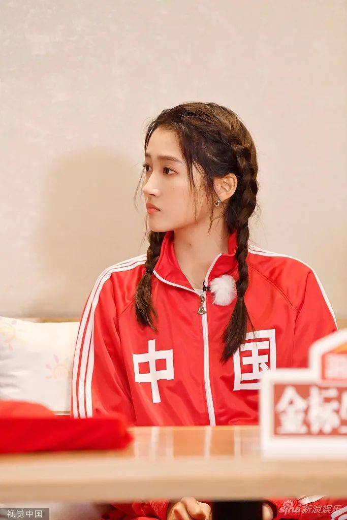 原创关晓彤cos李焕英超靓肤白貌美大长腿太俏丽有活力