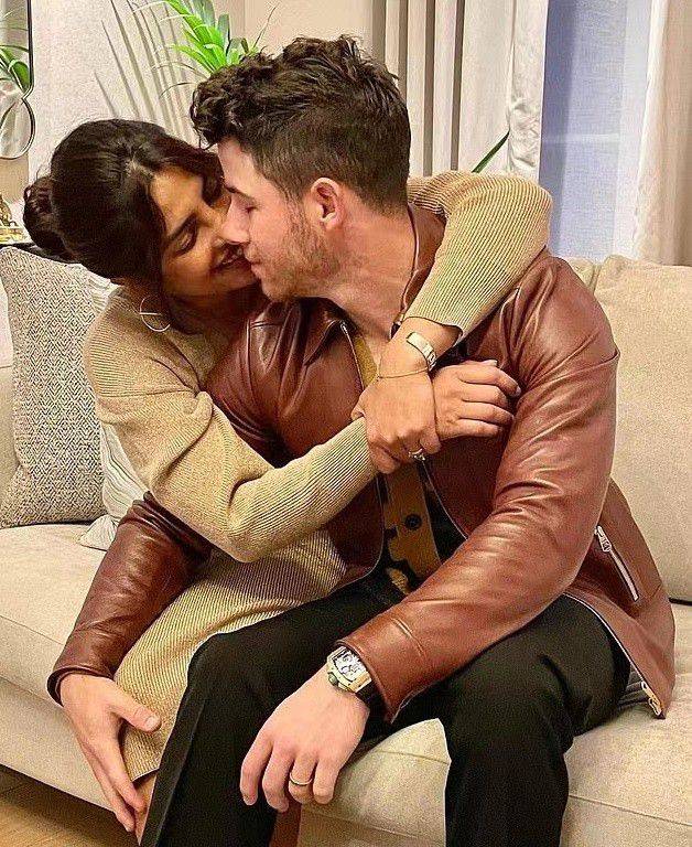 腰肢 乔普拉的当日穿搭造型分析