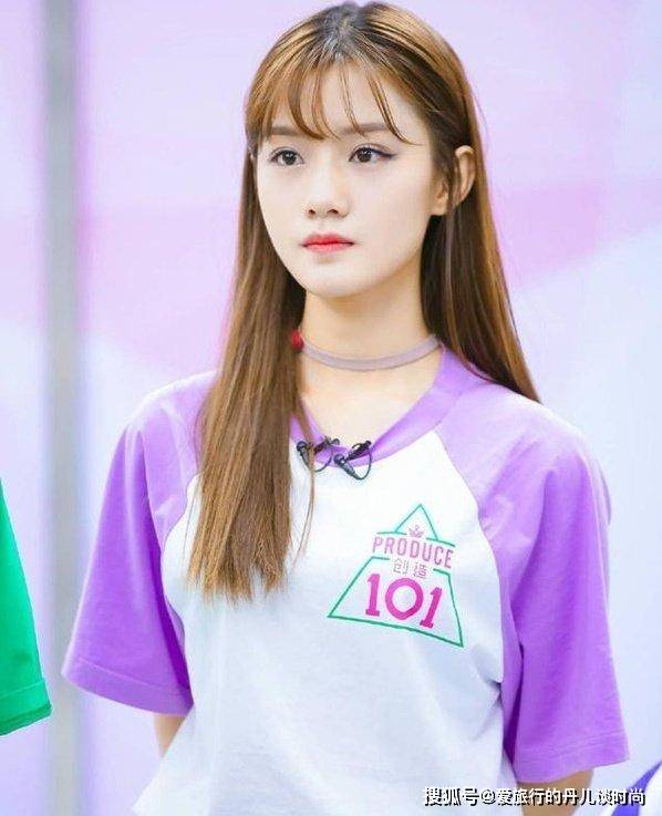 黑色 90后小花陈芳语身材好，衣品也很高，每一套穿搭都很高级