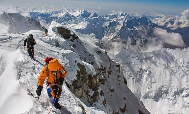 登珠峰有一不成文规定，就是队友摔倒不能扶，这究竟是为什么呢？