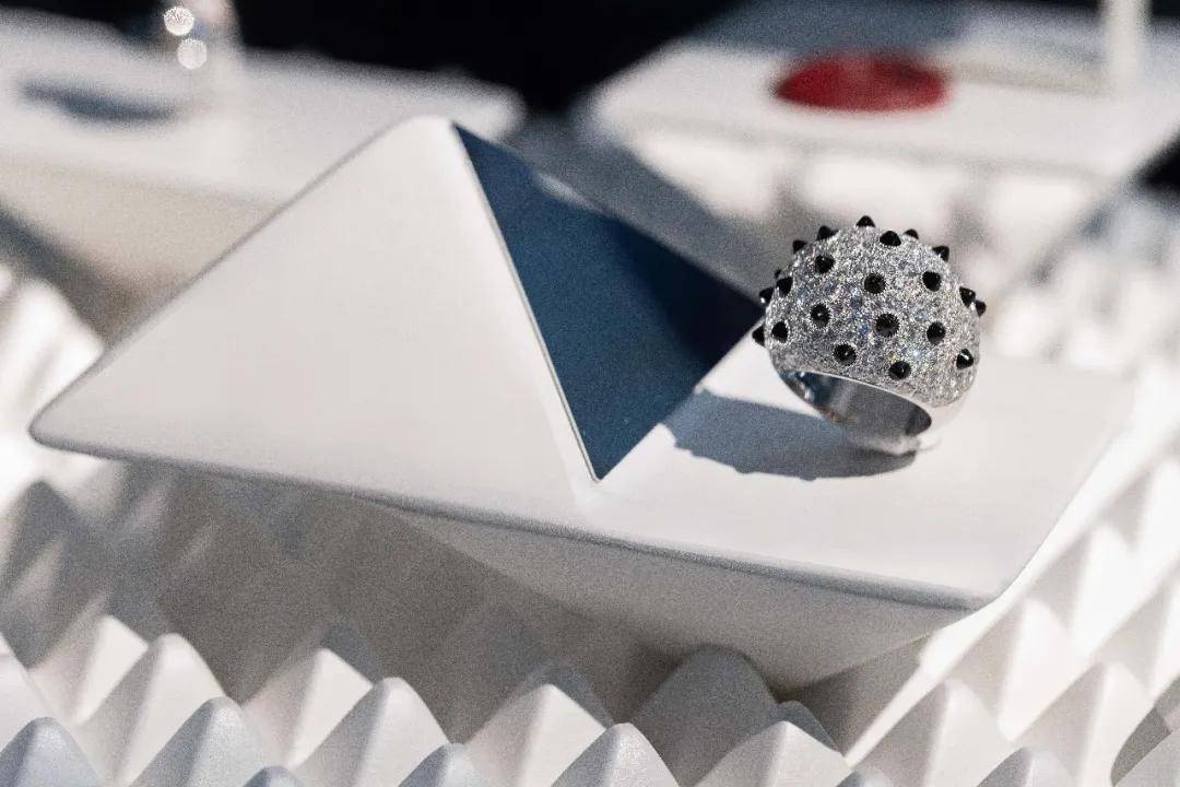 RR · TRENDS | ˫����ײ ��������