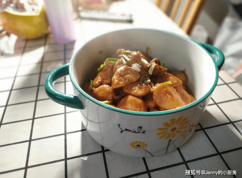 做法|冬天多吃芋头，分享一种最好吃的做法，软糯鲜香，做一大锅不够吃