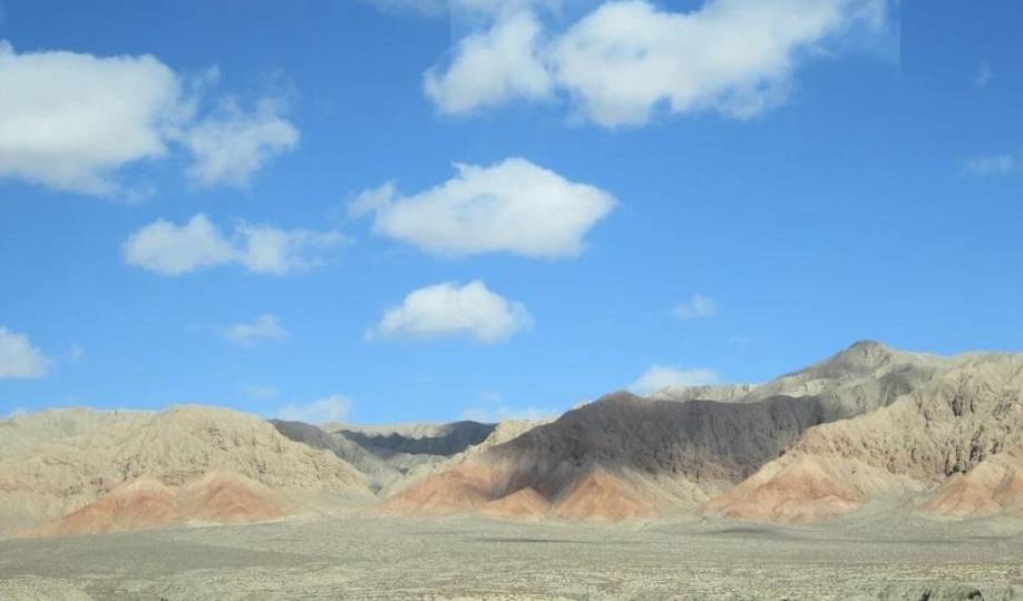 塔里木盆地在哪个省境内 49d875243d974933b8693bc43db2d4da.jpeg