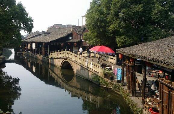 浙江有一宝藏古镇，传承江南特色，还有200多座石雕，看点十足！