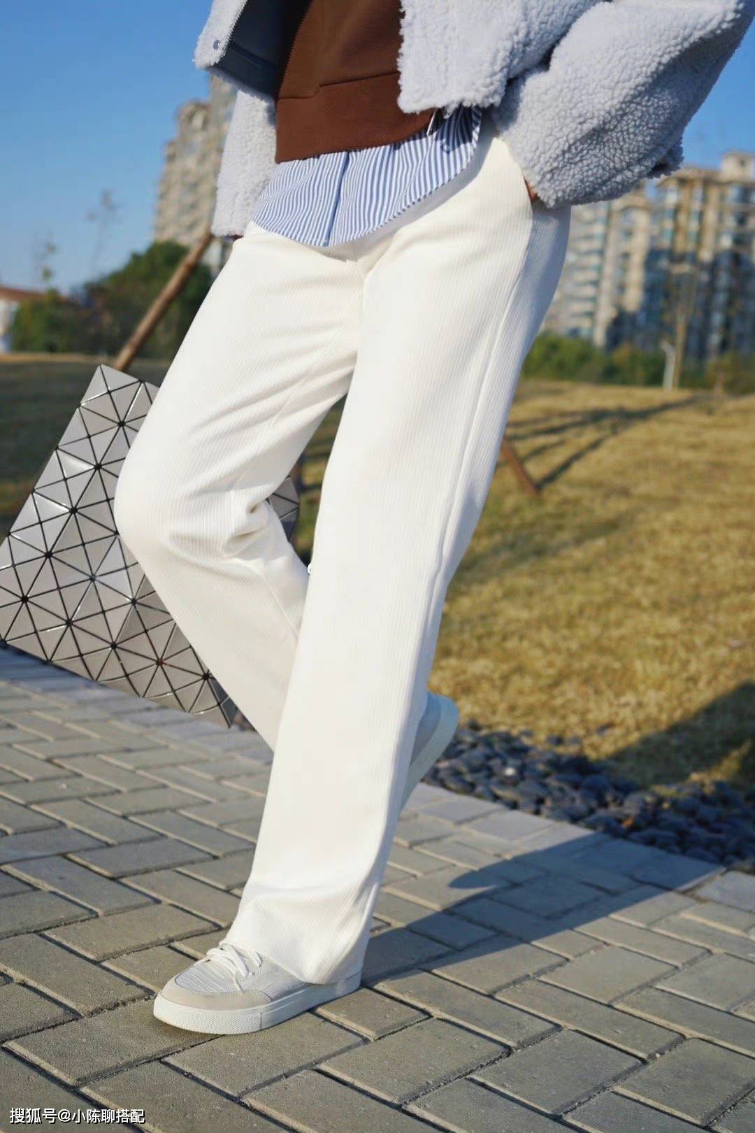 颜色 “白色雪尼尔阔腿裤”才是冬季搭配神裤，优雅美丽不冻人