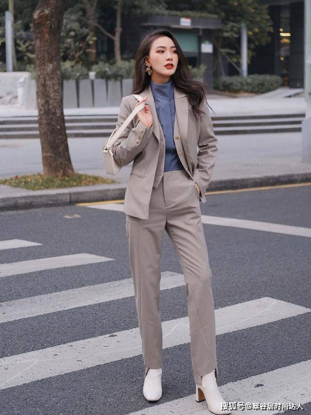 姐妹 “高腰裤＋短靴”才是小个子出街首选，显高显腿长，还能提升气质