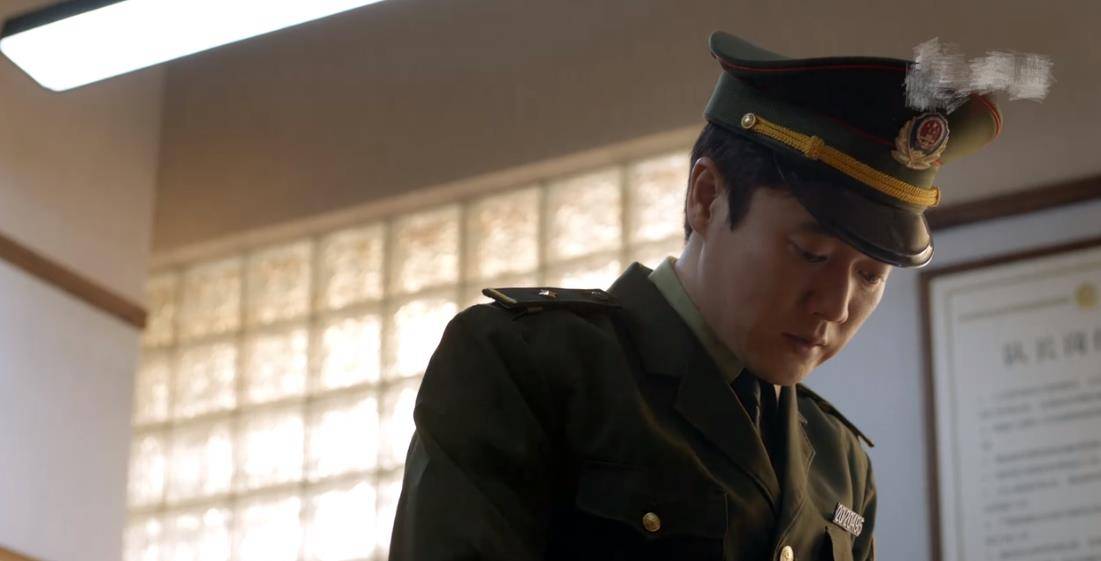 演技|《谁是凶手》首播：赵丽颖眼眶凹陷显疲态，没出场却被嘲演技最差