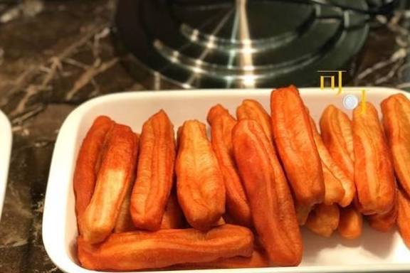 油条|早餐常吃一根油条,对身体有哪些坏处?如何健康吃,告诉你结果