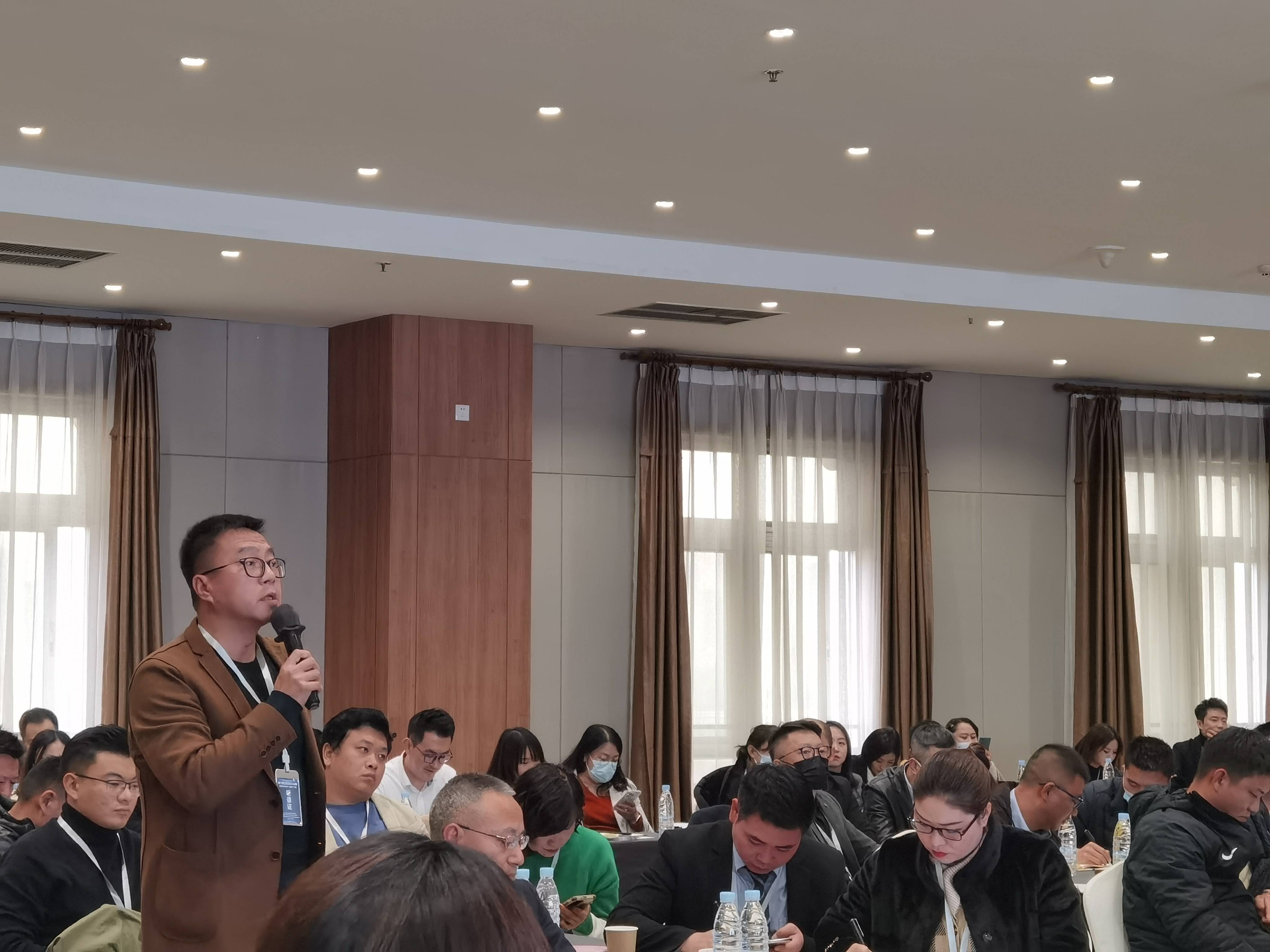 茴香集团的陆春总经理在提问中伊天园董事长杨舟也带队参加了学习两天