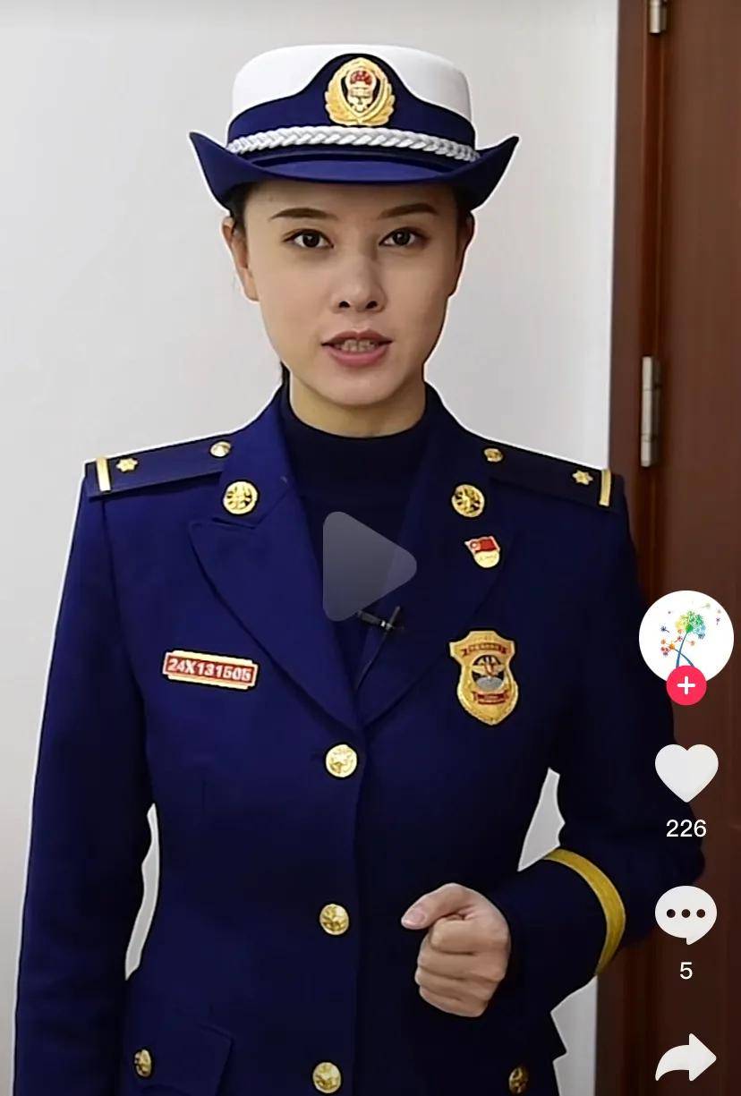 于是消防队顺势让她主持线上消防小课堂,能多科普一个算一个.