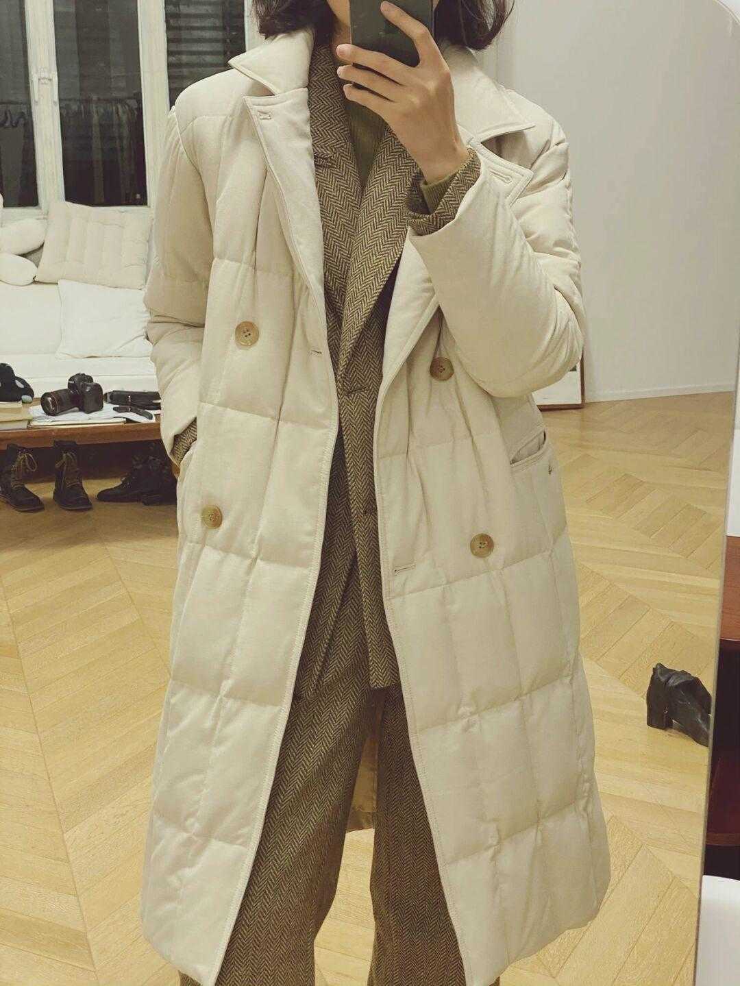 整体 今年火了一种穿法叫“西服套装+羽绒服”，干练利落又实用，太美