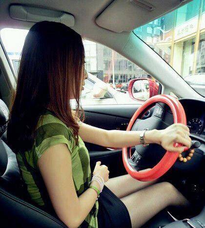 现实女生头像开车图片