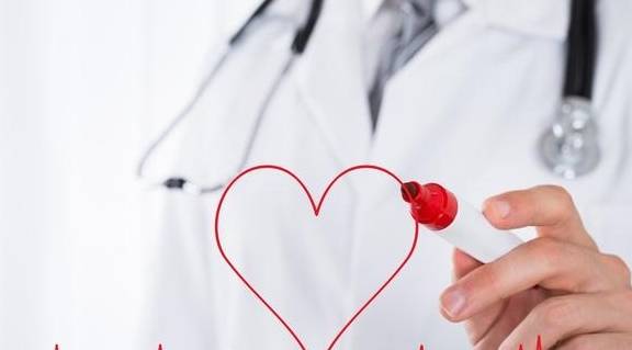 胸骨|心窝正中痛是怎么回事？不妨来了解