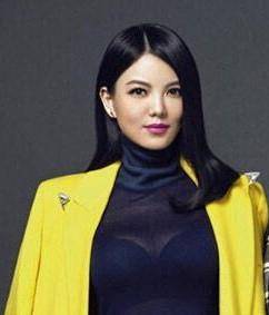 穿点 离婚后，李湘穿玫红羽绒被嘲臃肿俗气：其实你不需要时刻保持精致