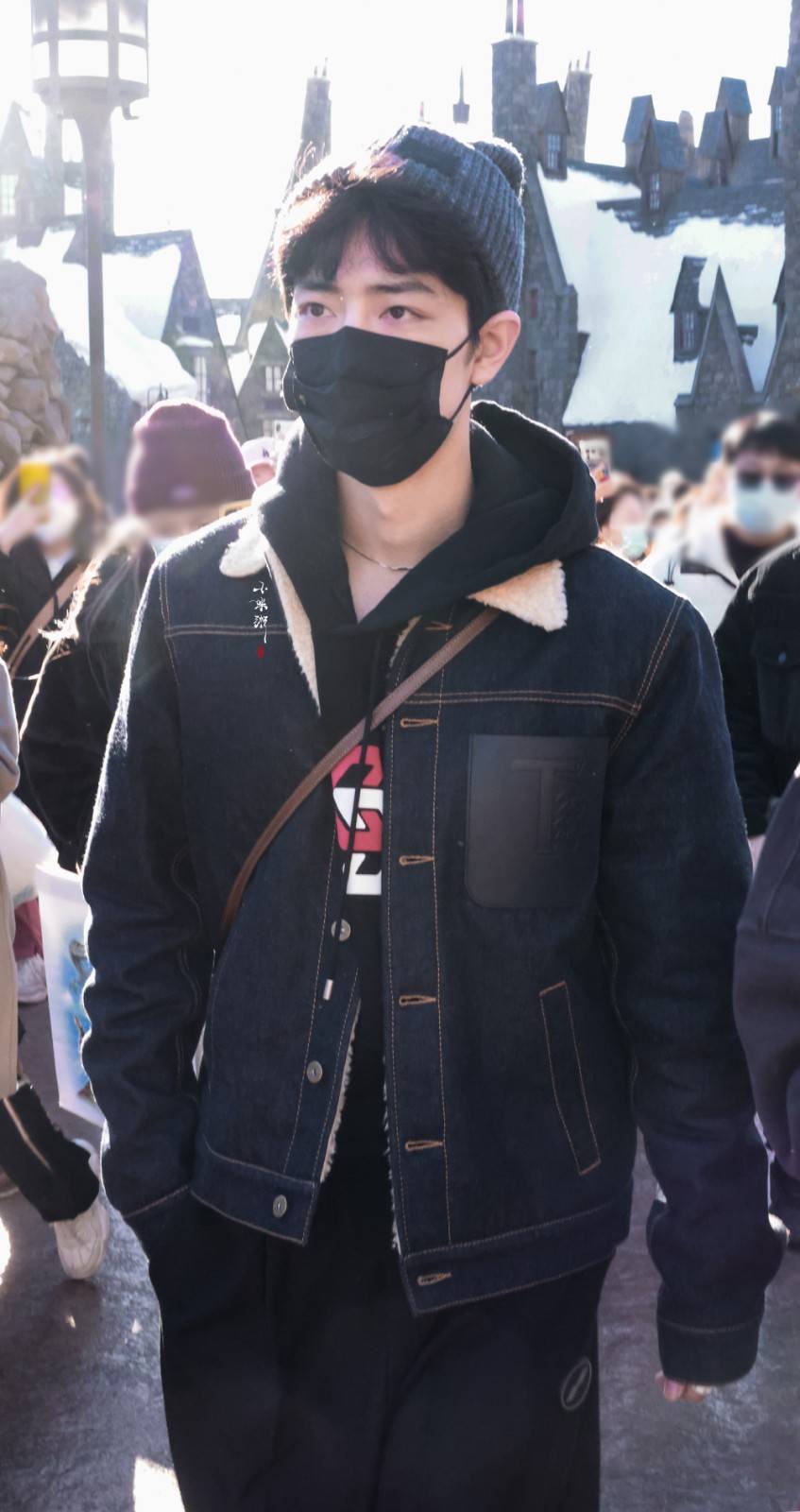 原创肖战逛环球影城,一身私服时尚又帅气,被称男友穿搭!