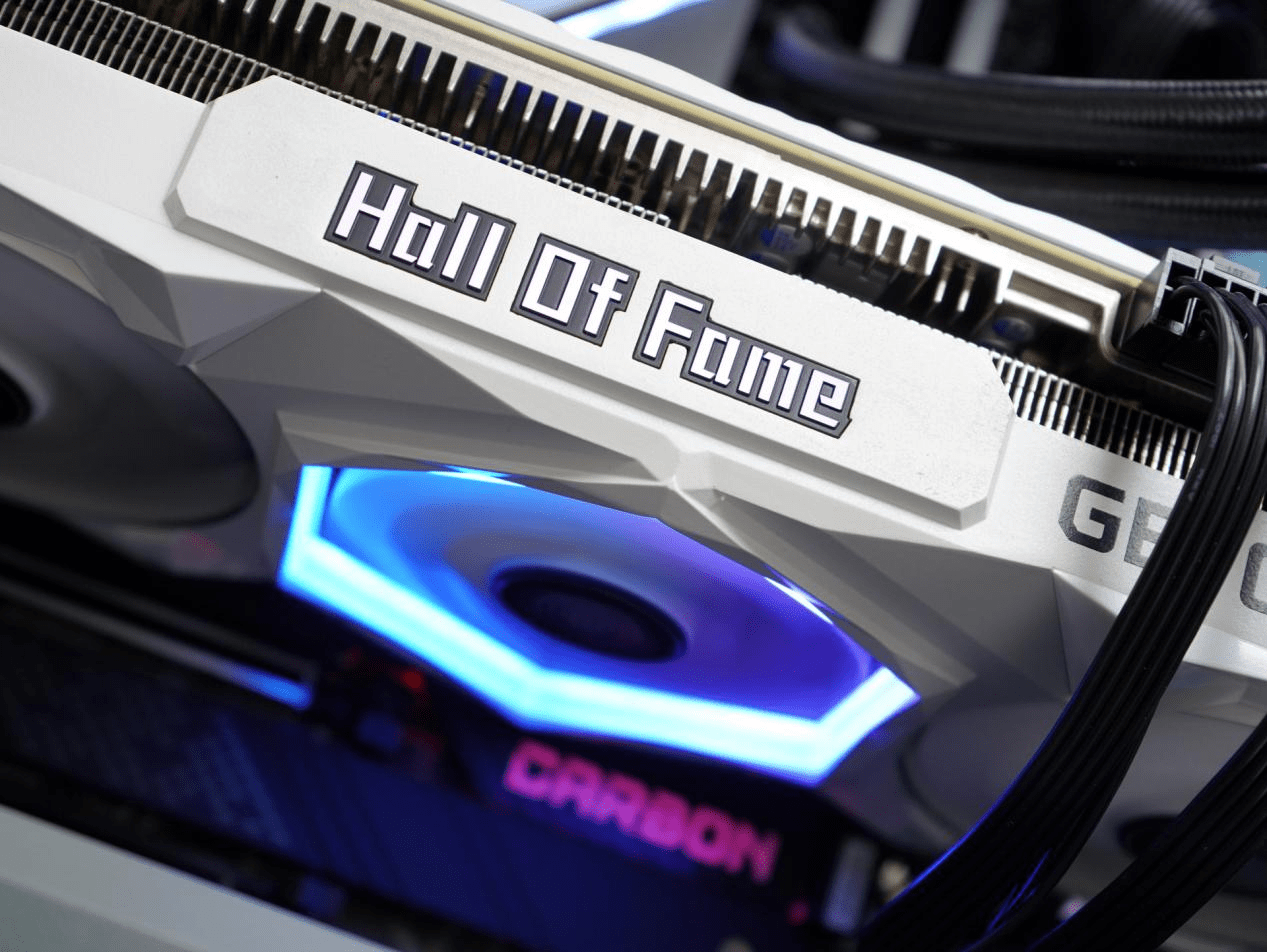 影驰|12代酷睿旗舰平台装机体验：由俭入奢，钱包怕是管不住！