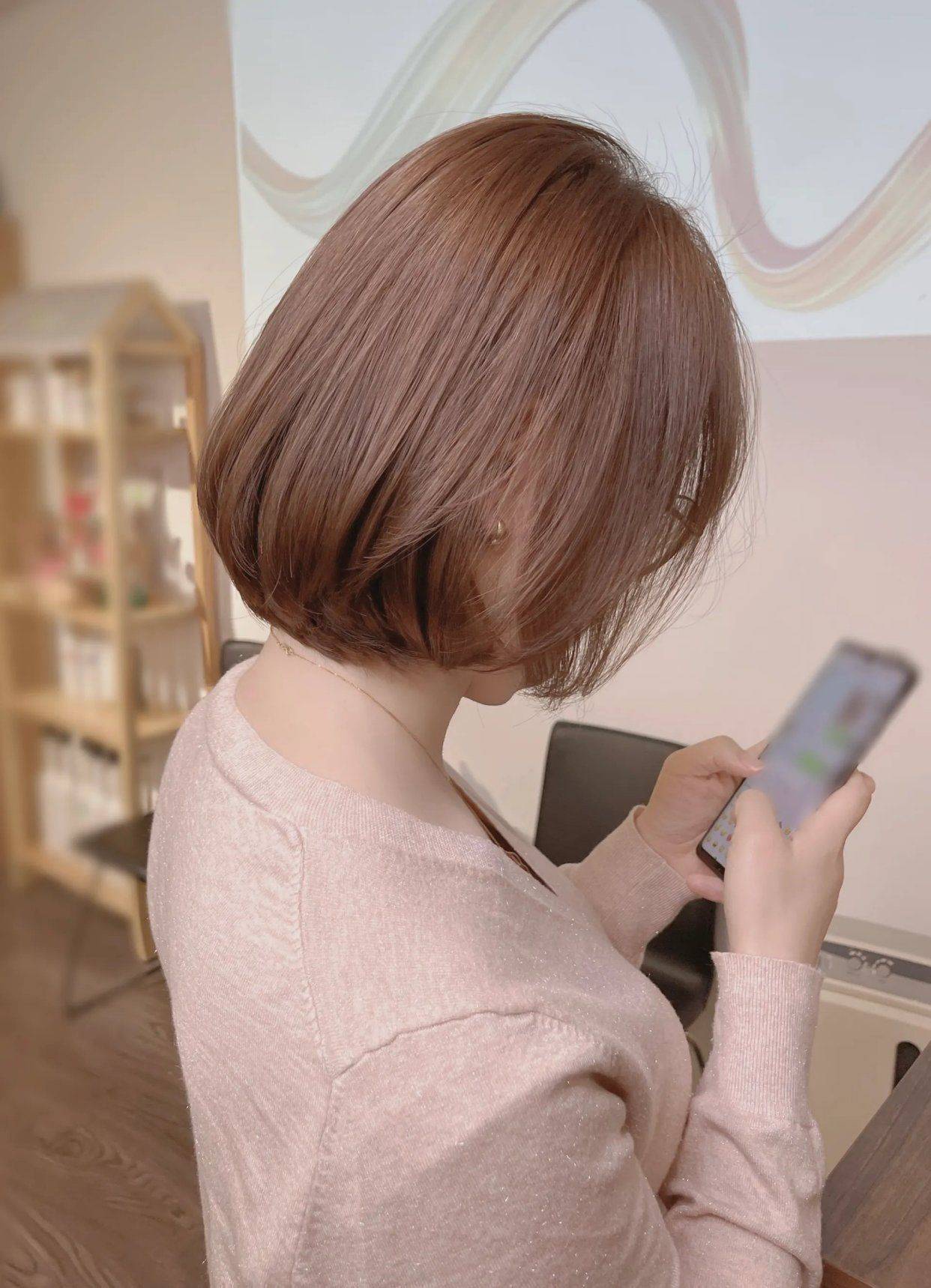 发型烫小卷烫大卷波波头潮色短发16款，时尚显瘦颜值高，你最想剪哪种
