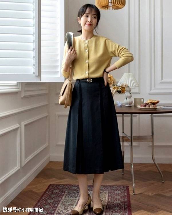 转移视线 为何会上身不胖下身胖，这种身材的中年女人，有哪些正确穿法？