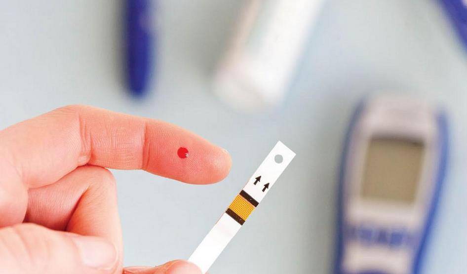 血管|不吃甜食血糖就能稳定吗？医生：若想稳定血糖，这3物也要少吃