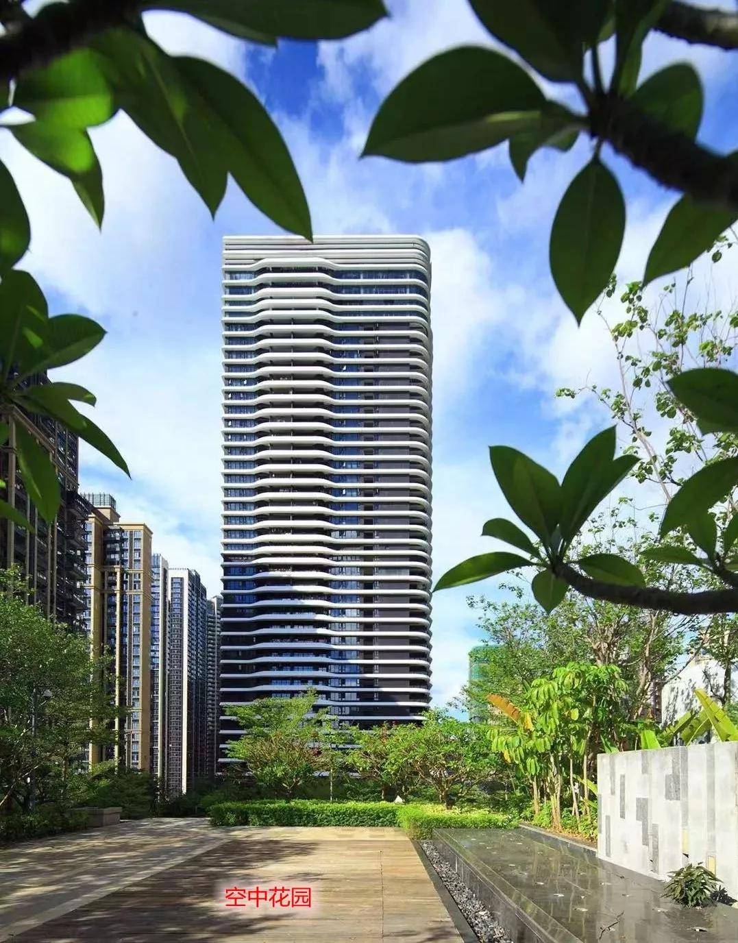 1到4层为 "中洲πmall" 商业"前海观一" 正南面是灵芝公园,视野非常