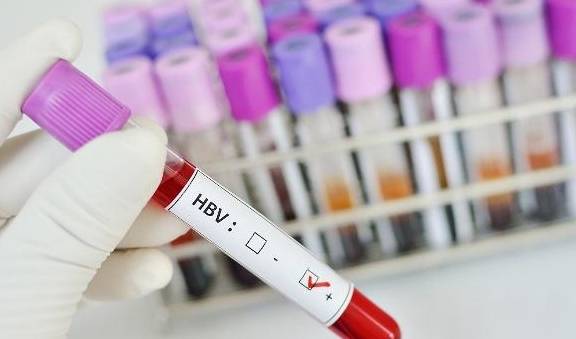 进行|和乙肝病人接触,会不会传染上?做好3点预防乙肝