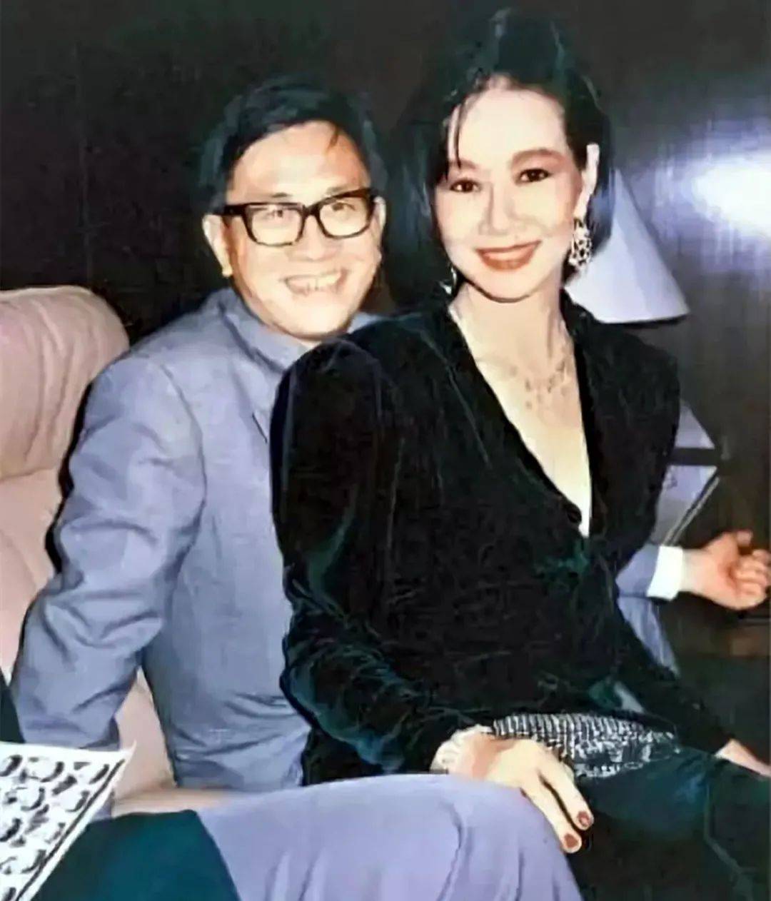 娶了位比自己小17岁的年轻漂亮的太太,名叫陈惠敏,是他从前的秘书