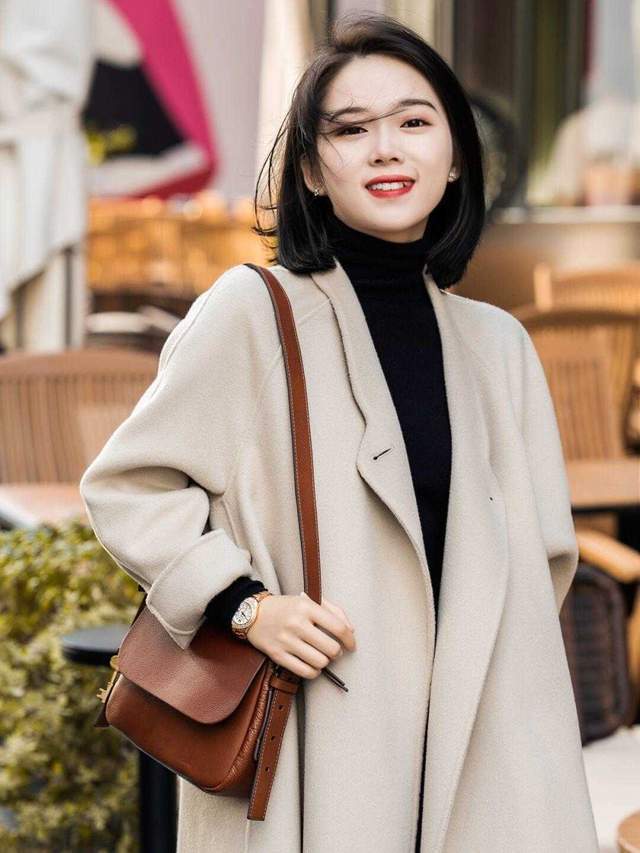 黑色 这个冬季天寒地冻，今年流行“大衣+裤子”温暖优雅，女神范十足