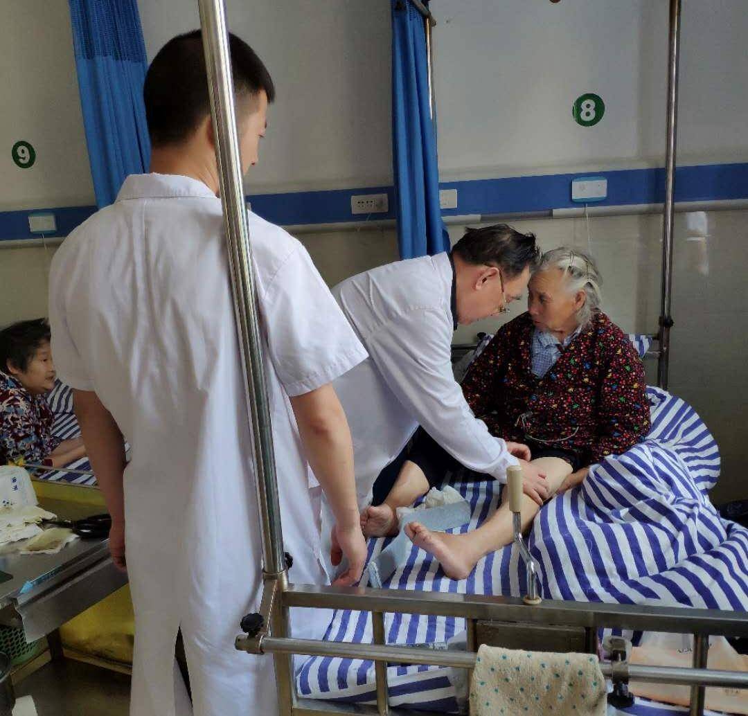 传承骨学·弘扬国医,邓氏骨科三代人这样缔造百年品牌_治疗_诊疗_技术