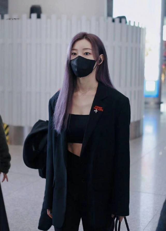 乐华新|乐华新女团即将迎来出道首秀,机场图片活力满满,金子涵瘦了不少