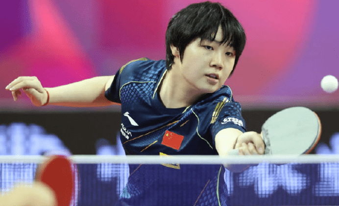 向鹏|国乒连夺两冠，03年新星4比0横扫打11比1，04年小将拒绝3-1大逆转