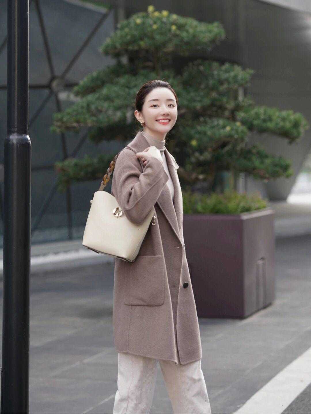 颜色 冬天穿大衣不要将就，试试这几款，简约利落又高级，照着穿准没错