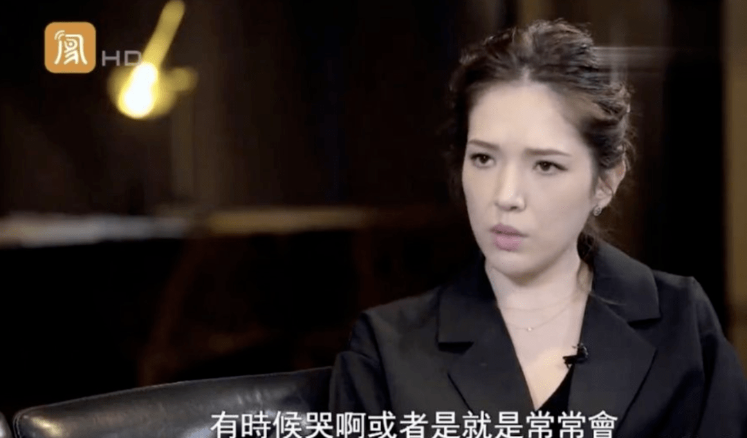 原创邱泽结婚了！女方三年结两次婚，从小缺爱，却是台湾第一混血美女
