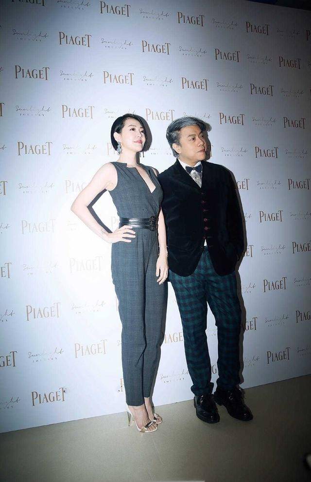 高跟鞋 小S蔡康永太默契！一个穿连体裤性感优雅，一个穿格纹裤利落帅气