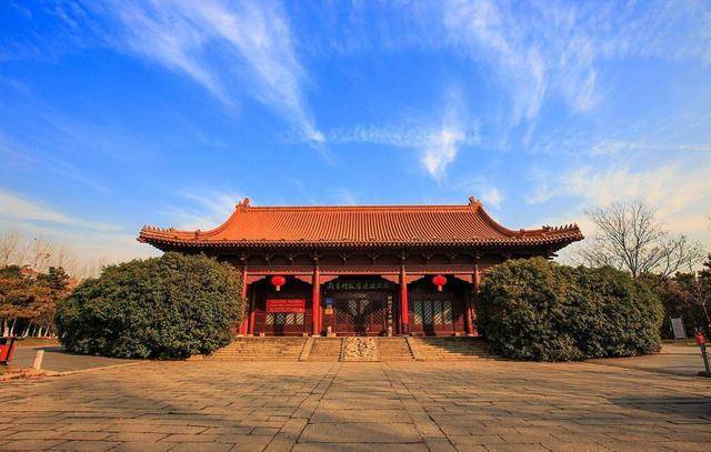 南京这个宫殿比紫禁城还宏伟，古迹遍布，古香古色，历史底蕴深厚