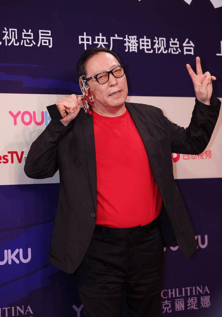 张晚|锦鲤剧组或再添实锤？继男主爆红，老戏骨获奖后，新人也待爆