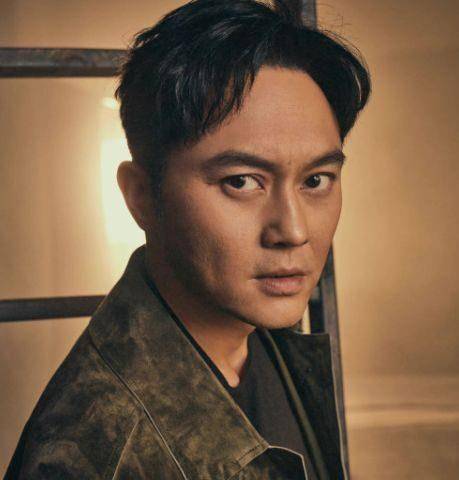 陈小春|《我们的滚烫人生》海报出炉，陈小春稳居C位，5位哥哥加盟引期待