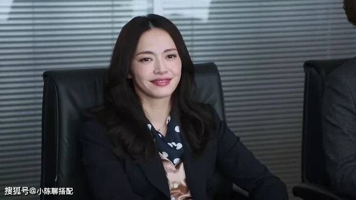 颜色 唐晶、苏明玉“大衣+内搭”的穿衣思路，普通人也可以照搬